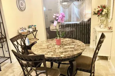 Image de Fully stocked 3 Bedroom Home with Attached Garage and Large Fenced yard