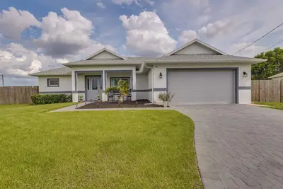 Image de Port Saint Lucie Vacation Rental w/ Hot Tub!