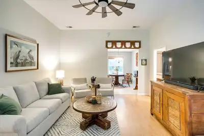 Image de Pet-Friendly Darien Vacation Rental w/ Patio!