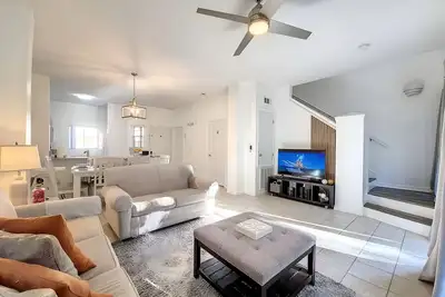 Image de Cheerful 3-bedroom home next to Disney & Universal