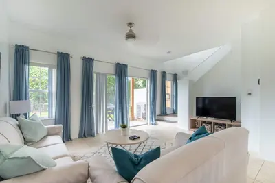 Image de Beautiful 3 Bedroom w/ community pool near Disney!