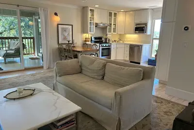 Image de Fully furnished 1 bed in-law apartment at the end of a quiet country lane. . . . .