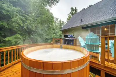 Image de Arden Home w/ Private Hot Tub ~ 17 Mi to Asheville