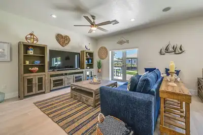 Image de Sebring Serenity: Waterfront Retreat w\/ Boat Dock!