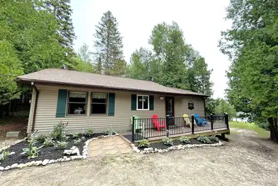 Image de Lakefront Cabin on the trails in St. Ignace (Chain Lake Hideaway)