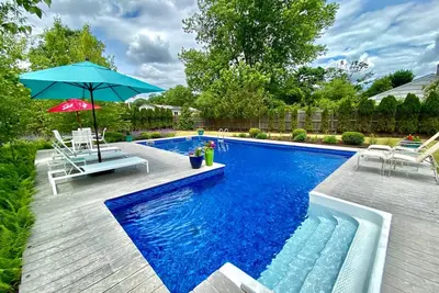 Image de Beach House Retreat with large private pool/yard