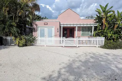 Image de *Newly Renovated* Boutique Spanish-Style Villa - perfect for family & friends