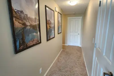 Image de Kid friendly \n22 min to Yyc airport\n13 min to Crossiron Mall, Park close by.