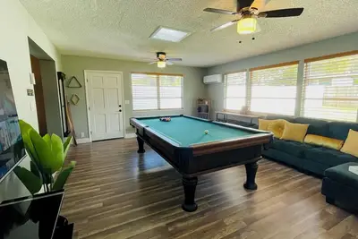 Image de Unleash the Fun: Kayaks, Pool Table, Fishing Poles, and Ping Pong Table, Smoker
