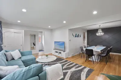 Image de The Brookfield Breakaway w/ Game Room