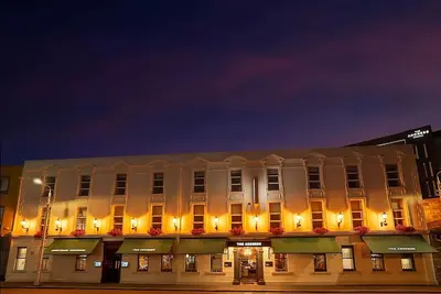 Image de A Place You'll Surely Enjoy! 4 Stylish and Comfortable Units, Downtown Location!