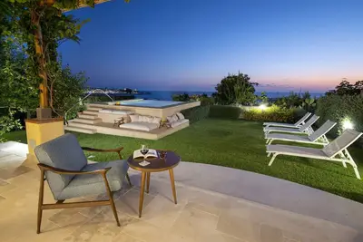 Image de New Villa super exclusive on the sea