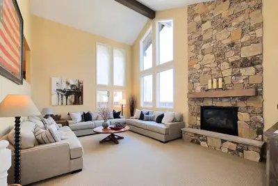 Image de Perfect Ski Vacation - Large Condo with 4 Ensuite Bed/Bath w/ Hot Tub & Grill