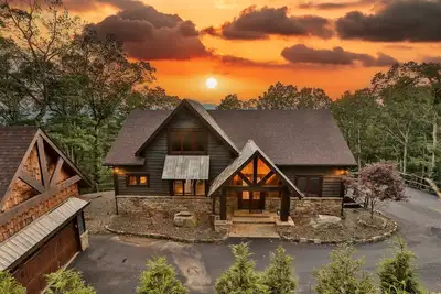 Image de Altitude Elegance | Mineral Bluff, Ga
