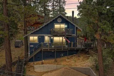 Image de Boasting a pristine location just a short walk to the ski slopes