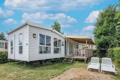 Image de Caravane 'Mobil-home Excellence - 3 Chambres' avec piscine partagée, Wi-Fi et climatisation