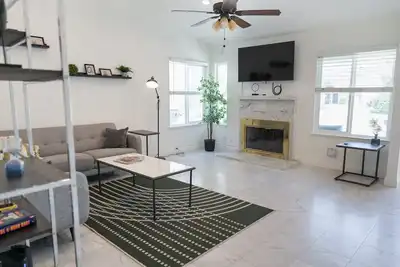 Spacious 4-Bedroom Home With Large Yard And Garage Near Knott'S Berry Farm (p67)