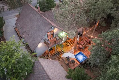 Image de Pendleton Pines| Jacuzzi, Sauna, Gated, Theatre!