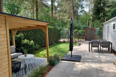 Image de Cottage with a large garden
