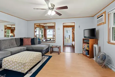 Image de Cute + Cozy Cottage on Lake Butte des Morts