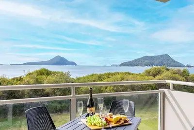 Image de Ocean Shores, 7 27 Weatherly Cl - waterfront with fabulous views and WiFi
