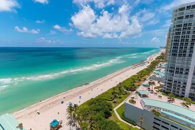Image de Wow! Sunny Amazing Ocean Views - Great Location in Sunny Isles - Sleeps 5
