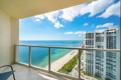 Image de Amazing Beach Front Condo - Pristine Ocean Views - Great Location & Walkable!
