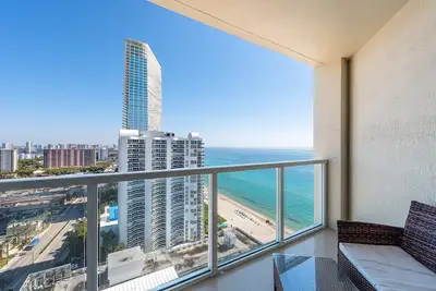 Image de Great Ocean Views - 27th Floor - Super Location & Top Notch Amenities.