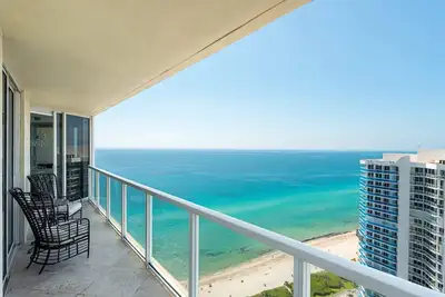 Image de Magnificent Ocean Views! Modern, Corner Unit. Wow! Prime location in Sunny Isles