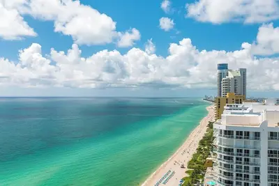 Image de High Floor - Unbelievable Ocean Views - 39th floor 3 Bedroom on the Beach! Wow