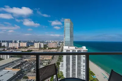Image de High Floor - Amazing Ocean Views - Great location in Sunny Isles - Sleeps 5.
