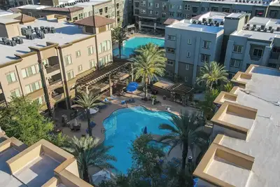 Image de 2/2 Highly Desired Toscana at Desert Ridge. Every Amenity you need!