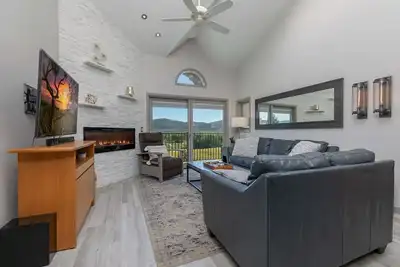 Image de Lake Forest Lakeview Condo: Mountain Views, Close to Town