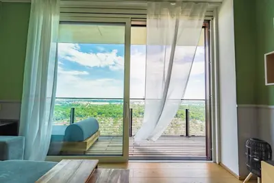 Image de TrIIIple 7Heaven Amazing View on top floor with rooftop pool - free parking