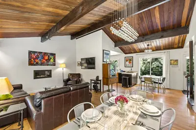 Image de Moondance - Contemporary Riverfront Home