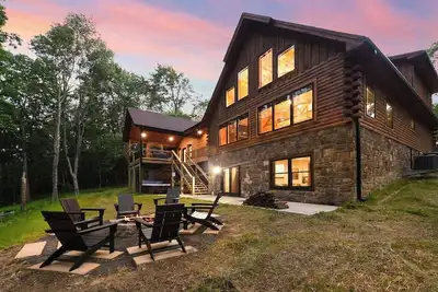 Image de Hillside Hideaway · New! Indoor Pool, Hot Tub, Fire Pit, & Ev Charger