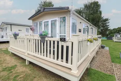 Image de Seashell Lodge, 50 Foxburrow Hang, pet friendly in Belton, Norfolk
