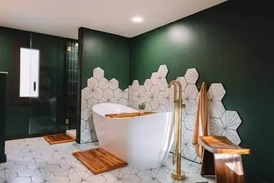 Image de Emerald Edge Hocking Hills Midcentury Cabin W/ Hot Tub