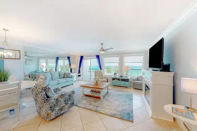 Image de Fourth-floor Gulf-front condo with pool, gym, & amazing views