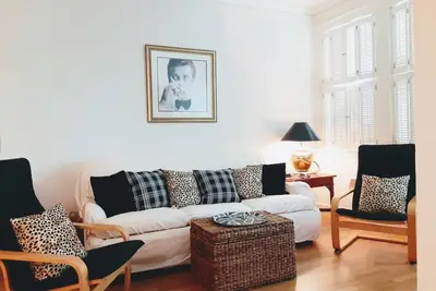 Image de The 007 Flat - Posh Downtown Condo in Bloody Brilliant Location