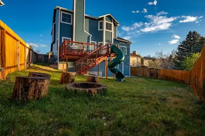 Image de City Center Chalet 💦Hot Tub 🔥Pit 🏔Slide - 10min➜Usafa
