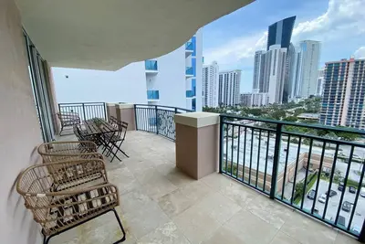 Image de The Javiera Beach Condo! 3br/2ba in Sunny Isles Beach