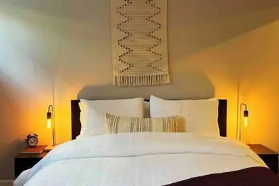 Image de Cozy and new private basement suite