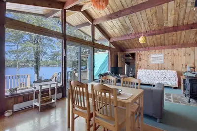 Image de Cottage on Shortts Lake