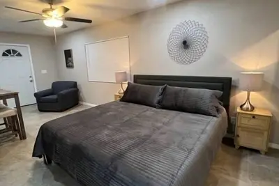Image de Executive Suite #2 with Parking