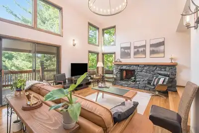 Image de Gorgeous Home in Fontenelle Forest, Peaceful, close to downtown, Zoo, Offutt Afb
