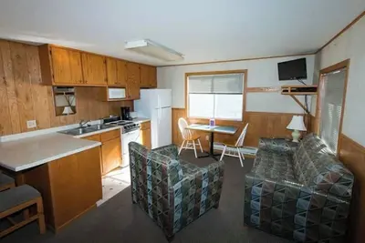 Image de Shadey Acres Cabin
