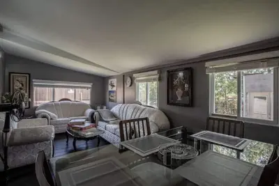 Image de Near Batawa Ski Hill / By The River 5 Beds + Riverview King Bed Home\n