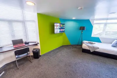 Image de Studio-Large-Sdb privée avec douche-Studio 2