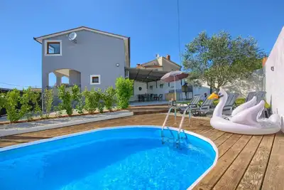 Image de House 2227\/68186 (Istria - Loborika), 11000m from the beach